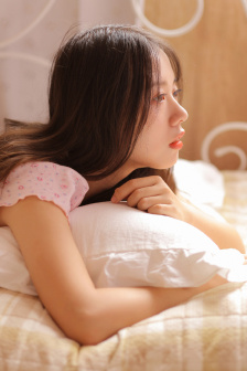 上面一个日底下一个女